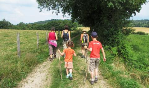 Balade toponymique à Affieux lors des Mercredis des Monédières 2013. Crédit : PNRML.